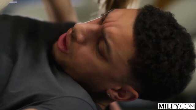 Многие мужики мечтают о такой сексуальной йоге