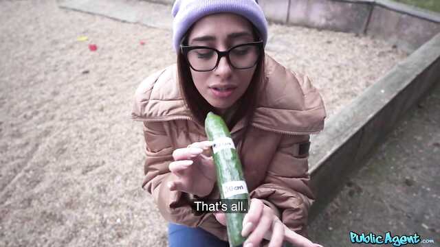 Предлагаю телке деньги за секс, быстро согласилась