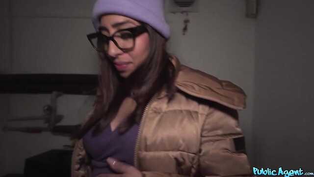 Предлагаю телке деньги за секс, быстро согласилась