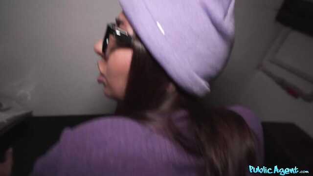 Предлагаю телке деньги за секс, быстро согласилась