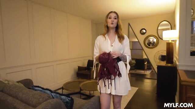 Доверилась старому пикаперу и отдалась в номере