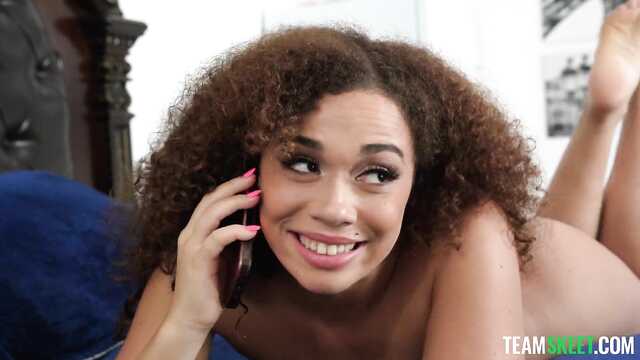 Соседка застряла в окне, пришлось засадить в писю