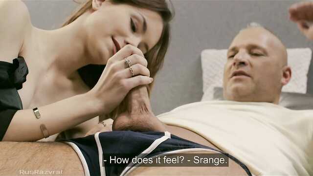 Тощая латинка хорошо сосет перед первым сексом