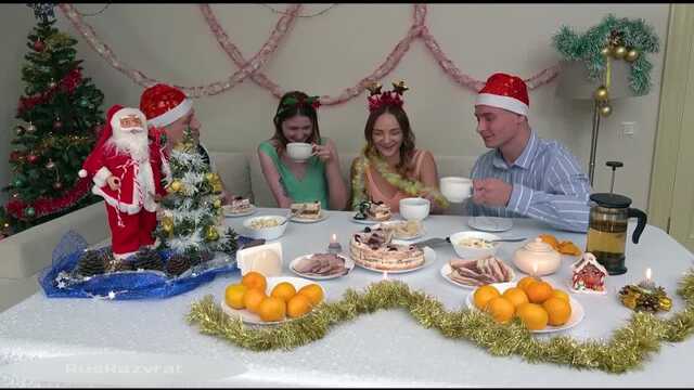 Русская свингер вечеринка молодых в конце года