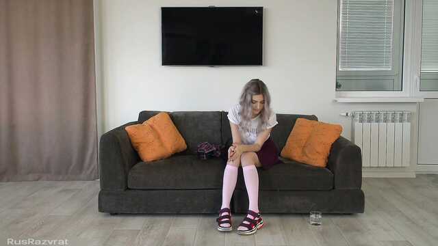 Романтичная русская целка раздевается на кастинге