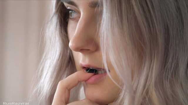 Романтичная русская целка раздевается на кастинге