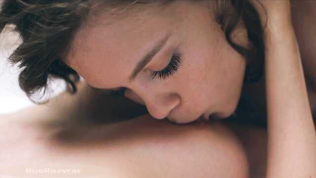 Мой первый секс с подружкой закончился оргазмом