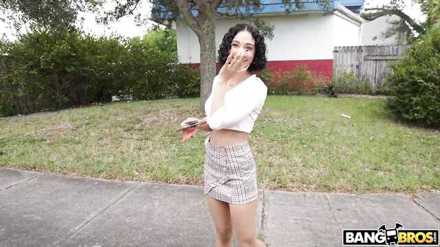 А в автобусе ее ждал большой черный член