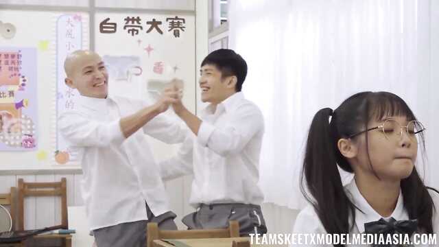 Обычный секс урок в японской школе