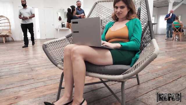 Ебля в офисе - как способ расслабиться