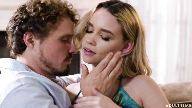 Интимные развлечения худенькой Хлои