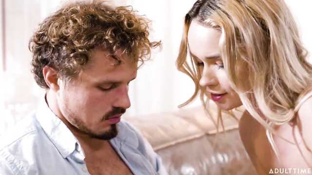 Интимные развлечения худенькой Хлои