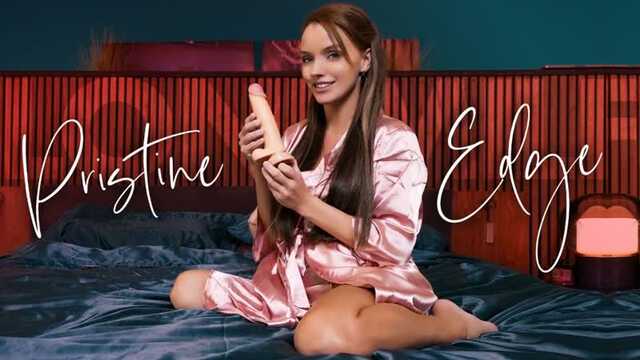 Излюбленный дилдак красивой милфочки