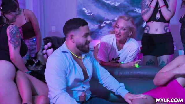 Пришел в бордель и трахнул самую горячую милфу