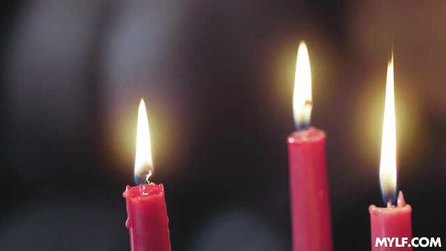 Меня ебет усатый мачо на столе перед подружками