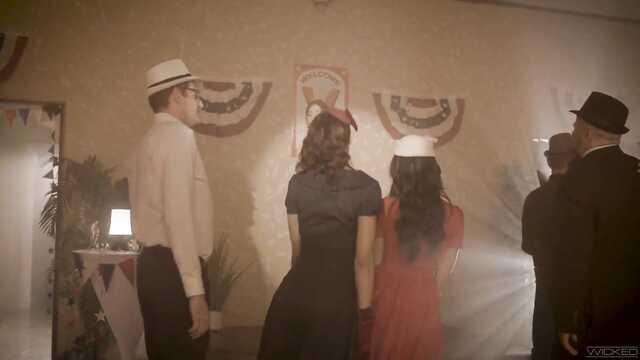 В 1940 году молодежь предпочитала групповой секс