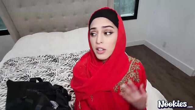 Смелая молодая арабка изменяет мужу с европейцем