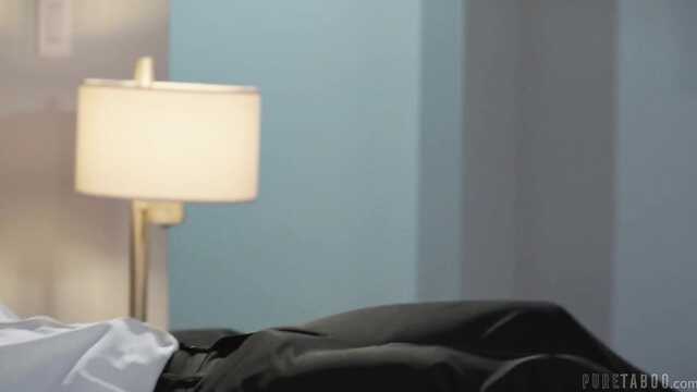 В первую брачную ночь пришлось трахать маму жену