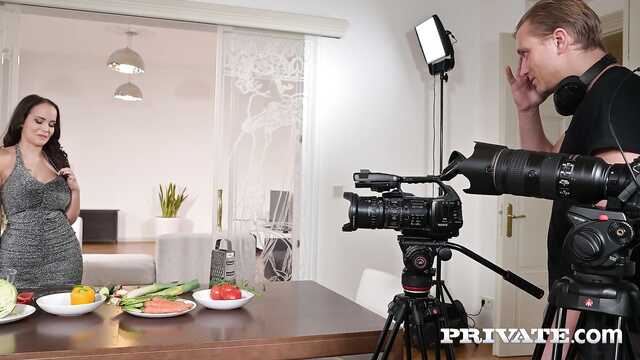 Грудастая стерва любит когда трахают в два члена