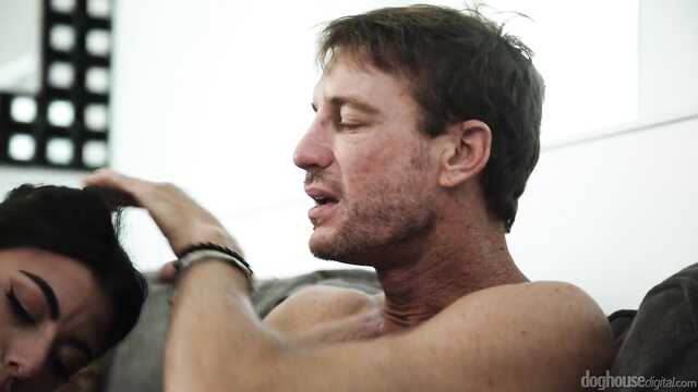 Хватит дрочить сестренка, поиграй с моим членом