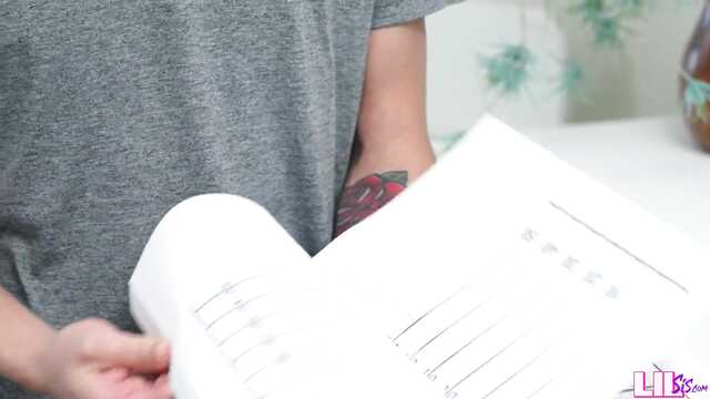 Ебать тощих подруг из колледжа - мечта многих