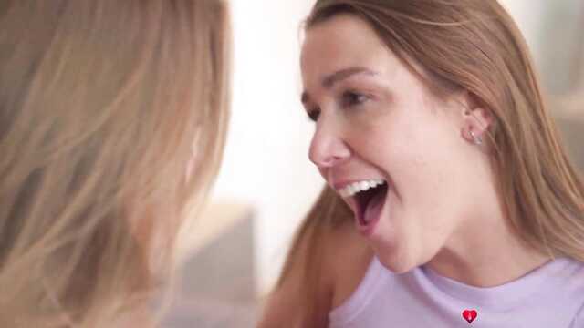 С нежностью романтичные лесби занимаются любовью