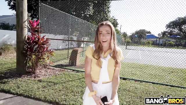 Заманил молодую в автобус, чтобы засадить в попку