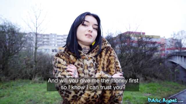 Пикапер снял студентку, выебал и накормил спермой