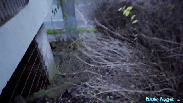 Пикапер снял студентку, выебал и накормил спермой