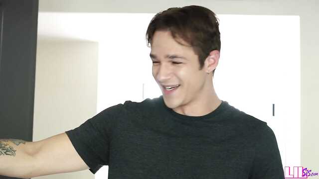 Хватит дрочить писю, давай я тебя трахну сестренка