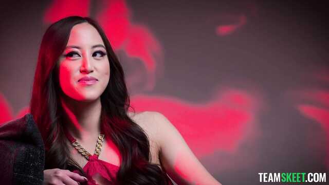 На день святого Валентина дала в письку незнакомцу