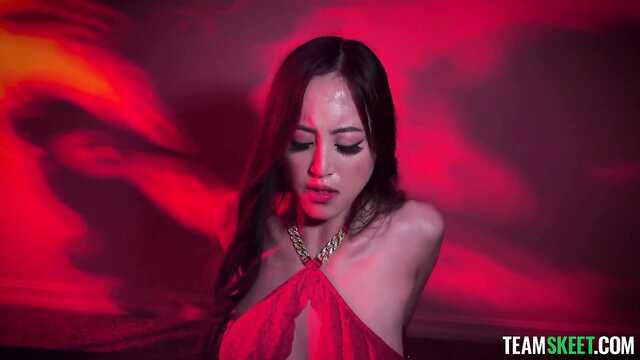 На день святого Валентина дала в письку незнакомцу