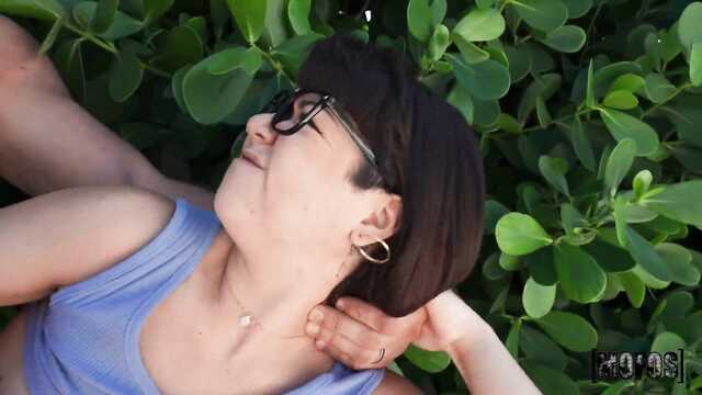 Как просто поиметь латинку в кустах