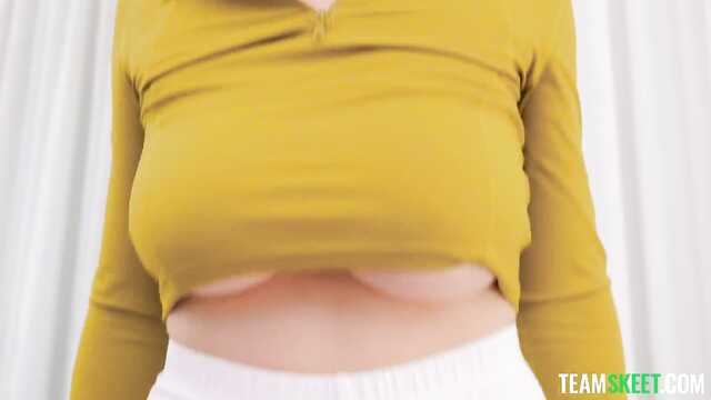 Зря она с такими сиськами на тренировку пришла