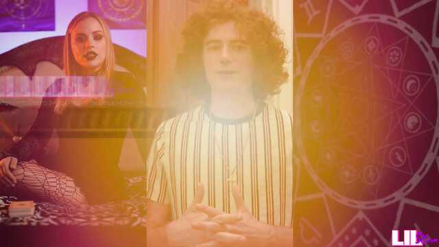 Готичная девушка сексуально приворожила паря