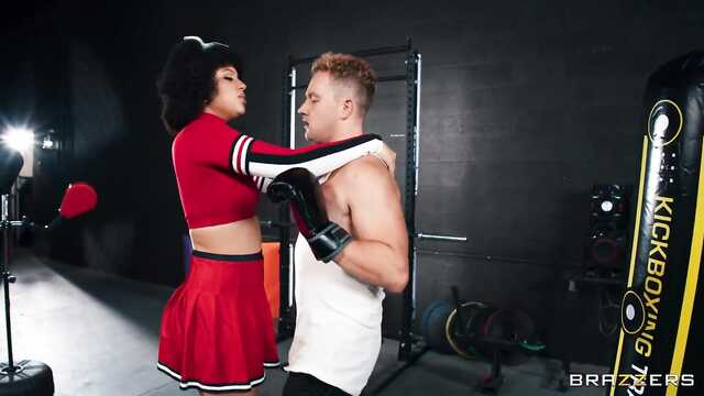 Плохие девочки из группы поддержки