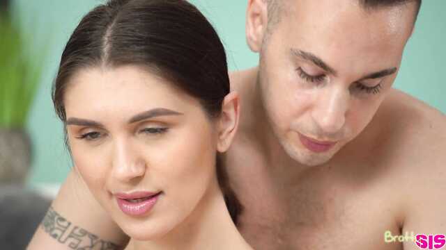 Нужно уметь правильно растягивать киску