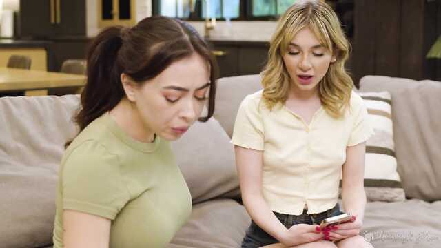 Лесби тройничок с опытной мачехой