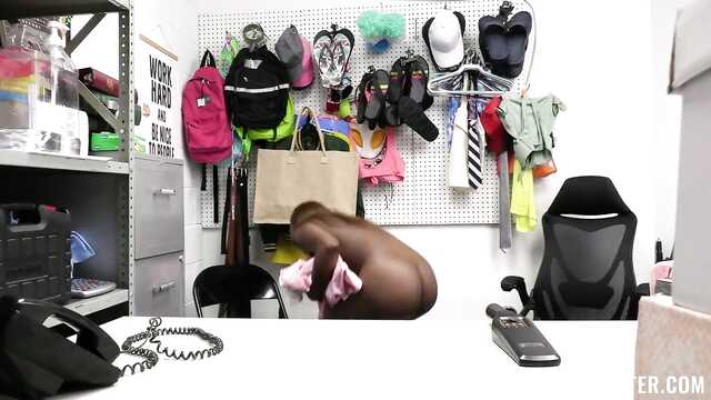 Нигерийка оказалась сексуальнодоступной воровкой