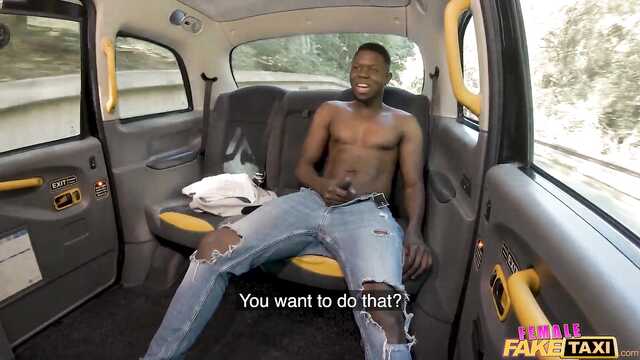 Этой таксистке нужен секс в попочку