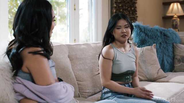 Сексуальная покорность азиатских сестричек