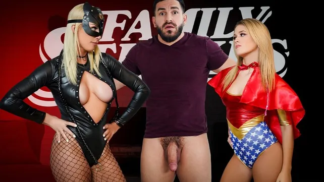 Дом ролевых игр с красивыми родственицами