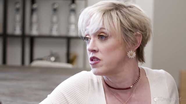 Самый незабываемый лесбийский урок от мамочки