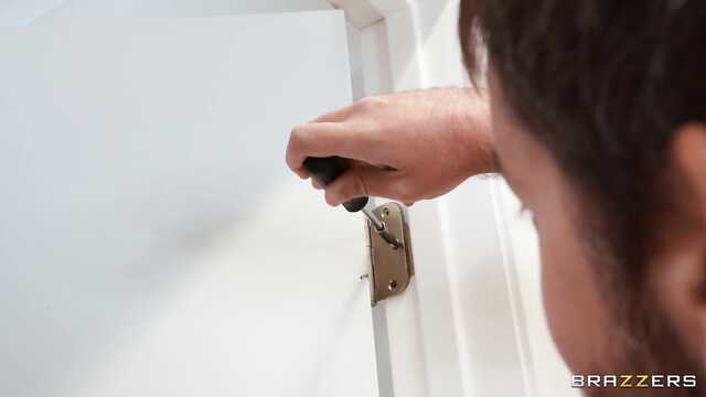 Какой же потрясающий огромный хуец!