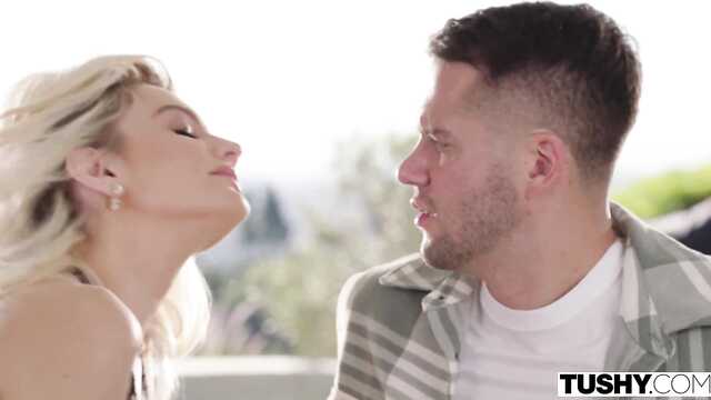 Это не попа, а кратер какой-то