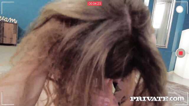 Грубая анальная ебля с криками довела до сквирта