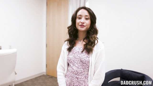 Секси секретарша устала работать и дала боссу