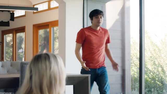 Итальянский жеребец засадил блондиночке