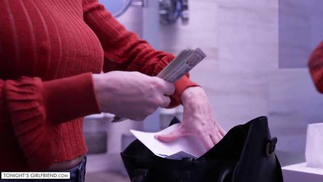 Парнишка за деньги для шикарной милф