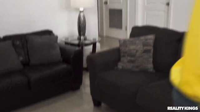 Потрахалась с папой, трахнись и с мамочкой